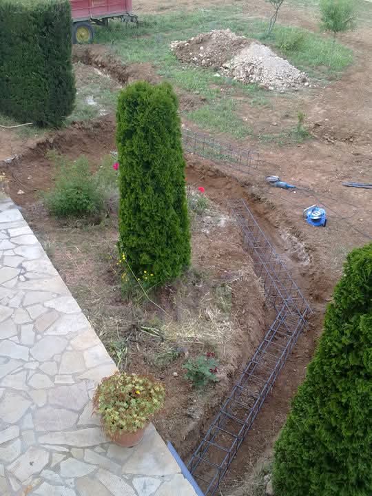 Zanja y jardinera en preparación